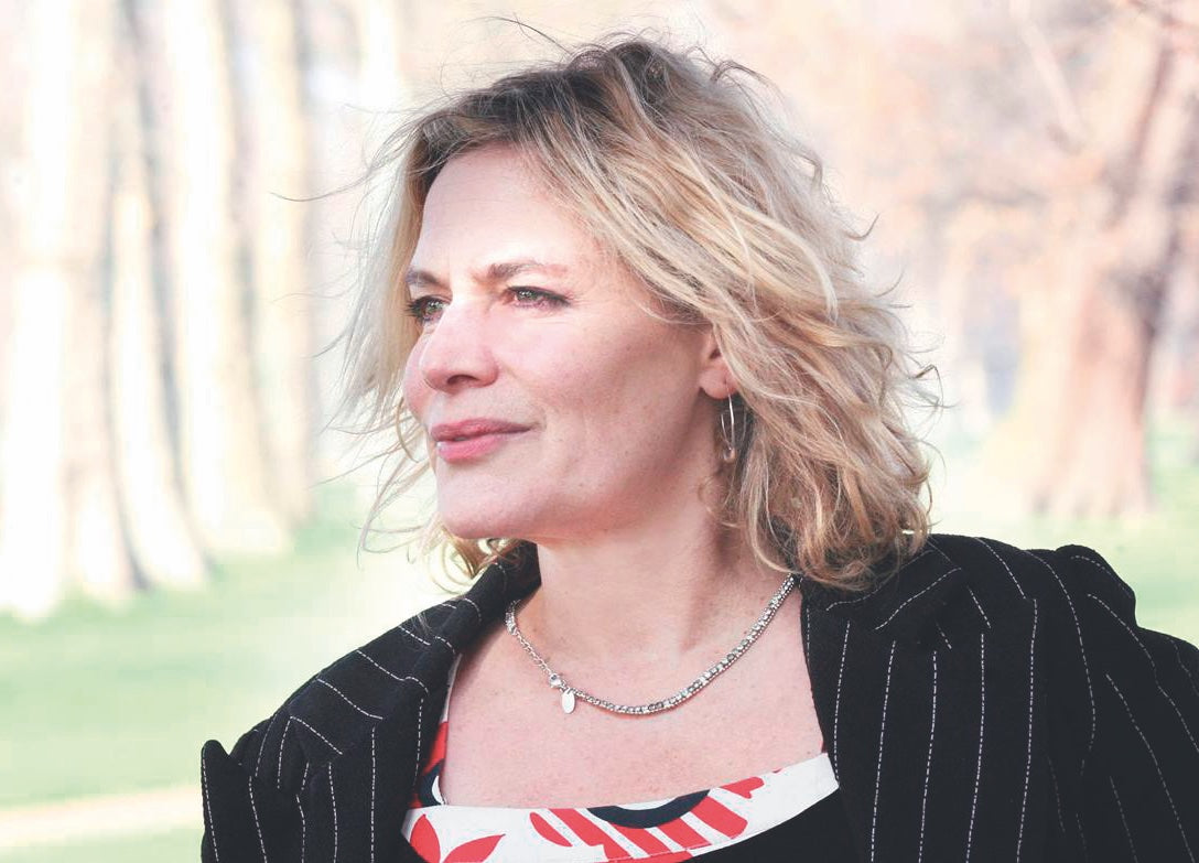 Deborah Levy skildrer levd kvinneliv med varme, nyanse og nytt blikk